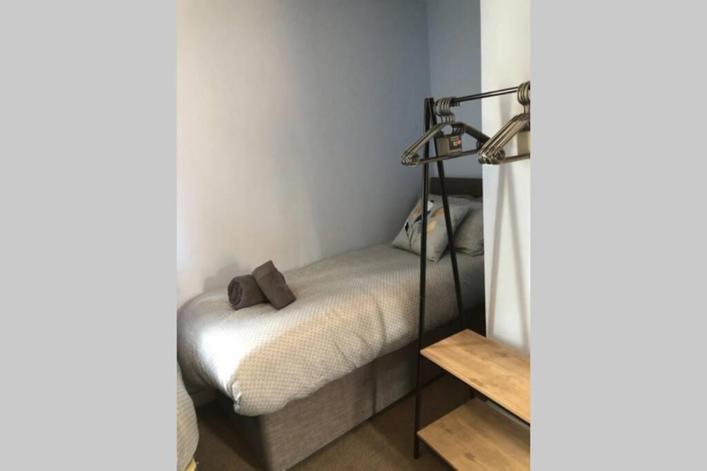 Dudley House **Staycation & Contractors** Sleeps 7 Tipton Dış mekan fotoğraf